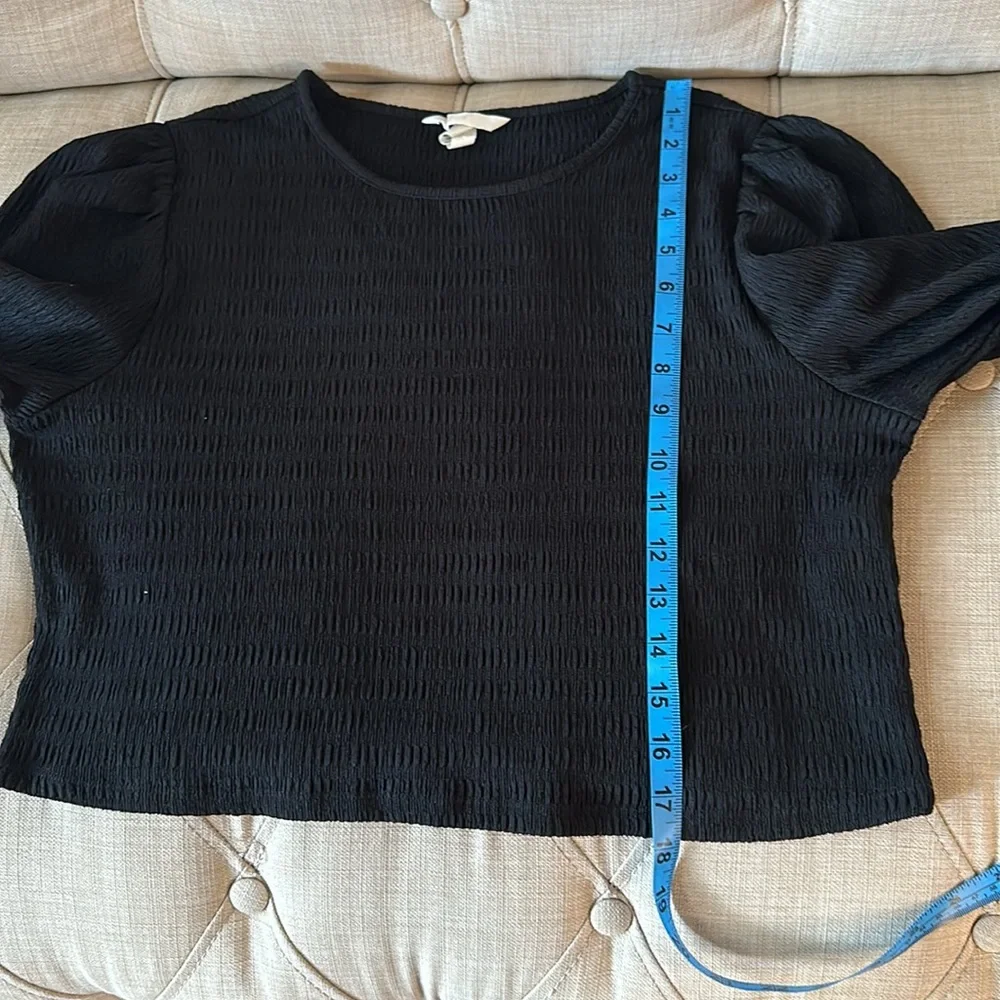 H & M‎
